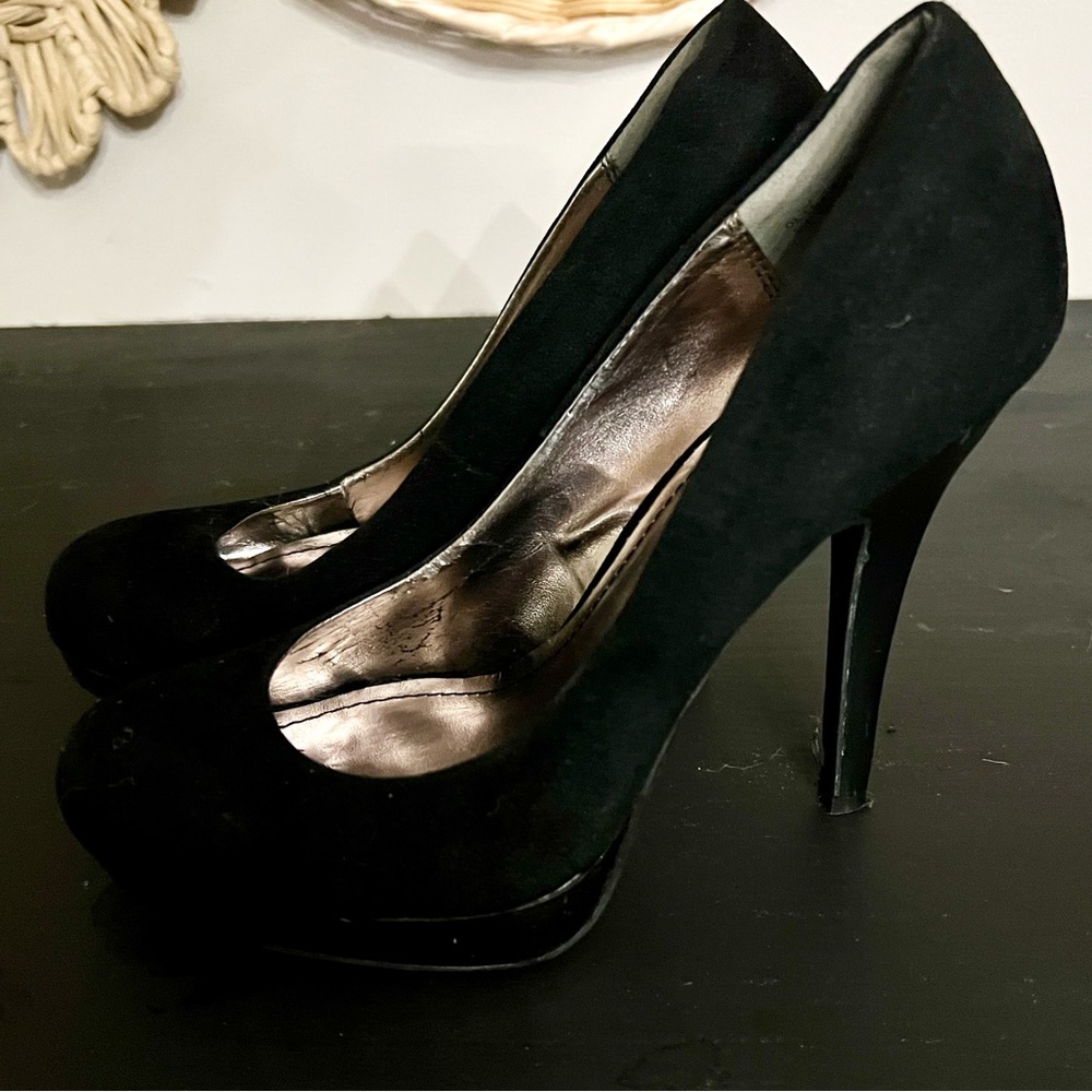 women’s black heels-size 7